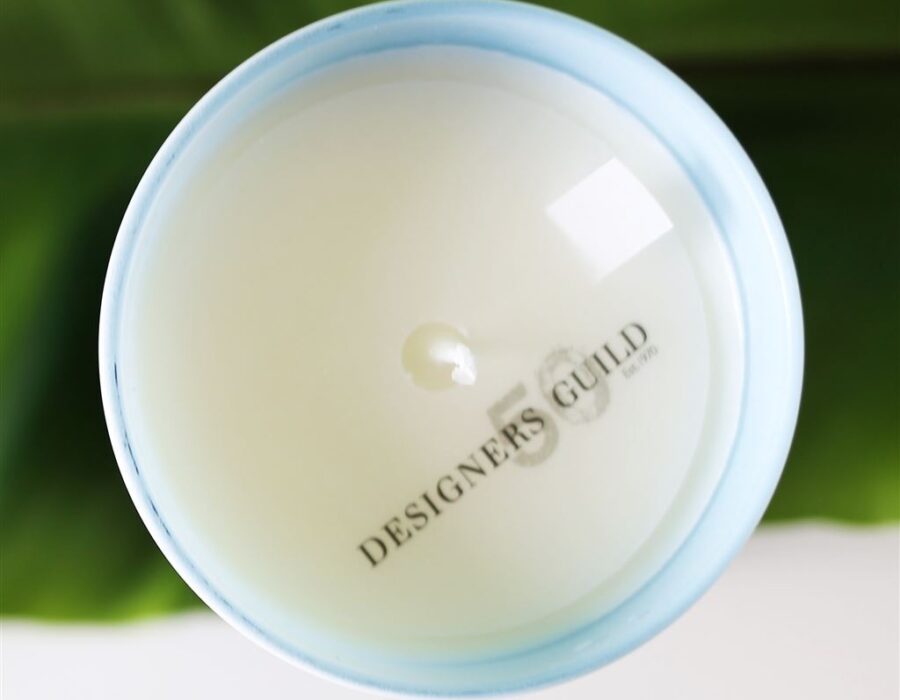 Designers-Guild-Kerze-Out-of-the-blue-Top